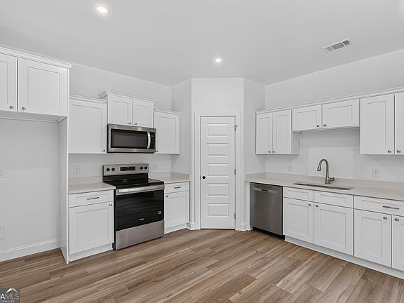 4th image of 1096 Casey Rd NE