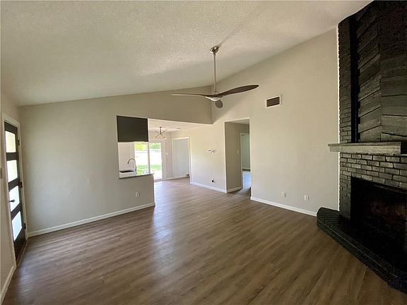 3rd image of 1715 Shadowview Dr #A