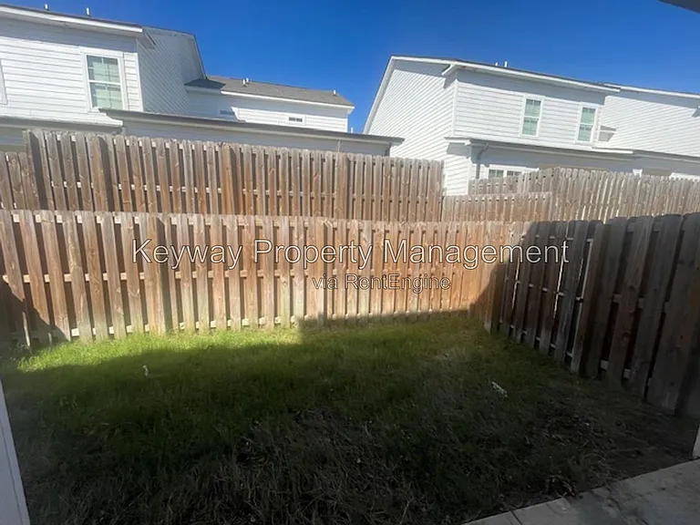 1933 Avenel Ln — Photo 17