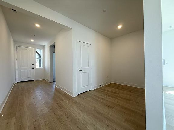Extra space for working/mini gym.
