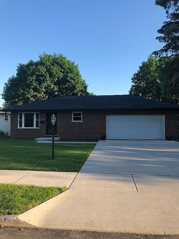 3222 W Birkshire Dr photo 1