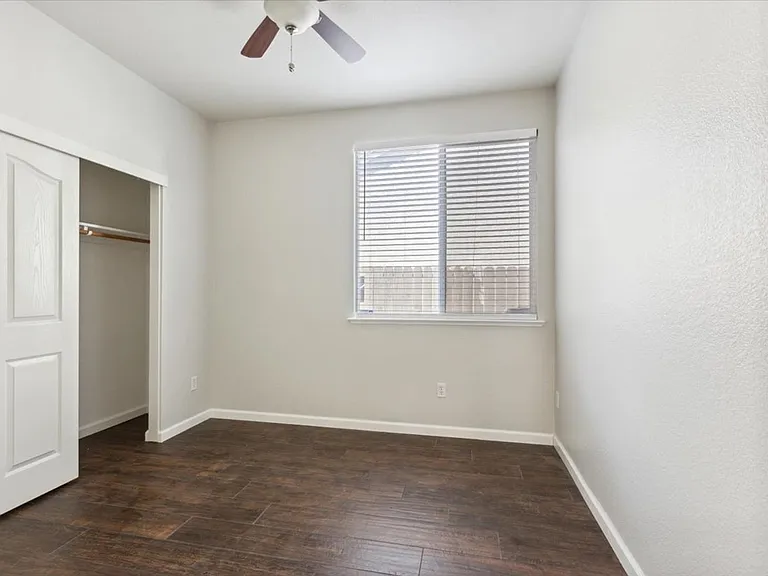 5409 Banfield Dr — Photo 6