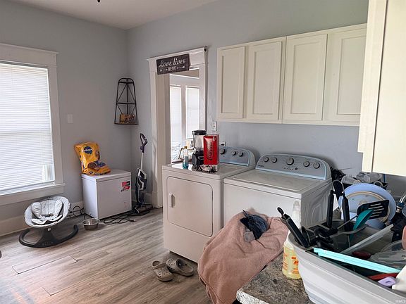 5th image of 1600 W Adams St