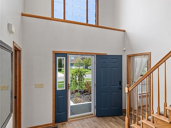 4th image of 895 Williamsburg Ct