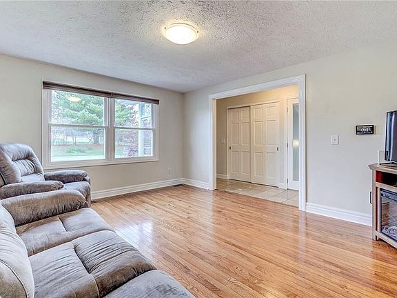 5th image of 1305 Brookedge Dr