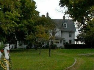 29911 Adams Dr, Gibraltar, MI 48173