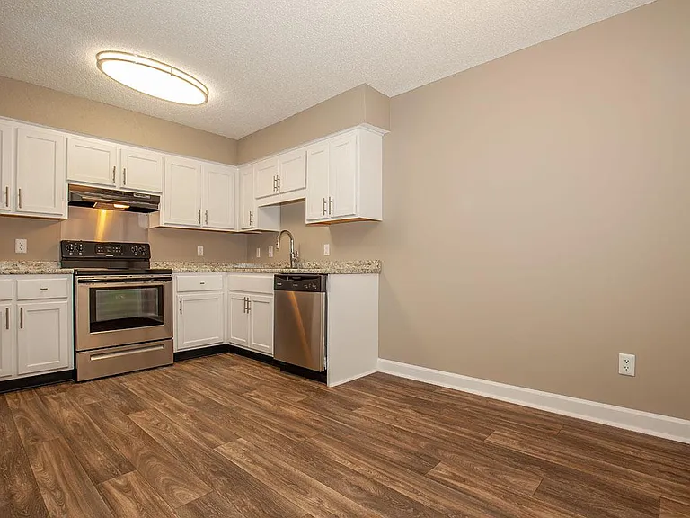 Laurel Ridge Apartments — Photo 17