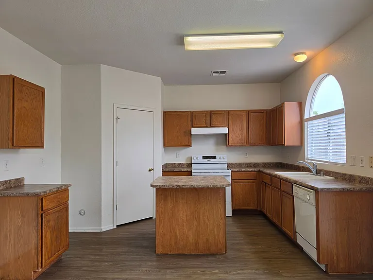 1216 E Graham Trl — Photo 10