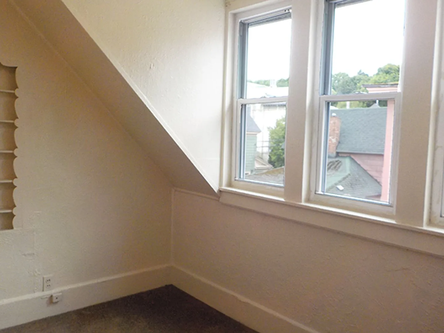 118 Dell St Apt 2 - Available 07/01/2027 - Beautiful 3 Bedroom Near Shops & Eateries — Photo 1