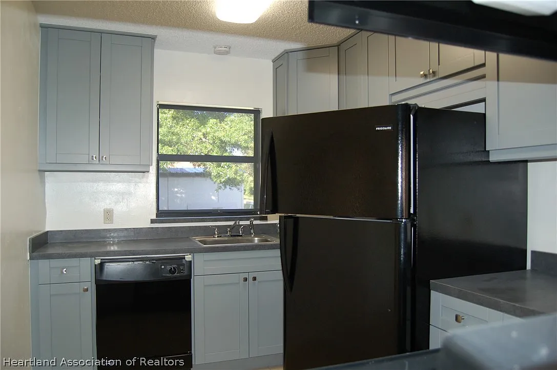 2 bed, 2.0 bath, 1012 sqft, $1,400 — Photo 3