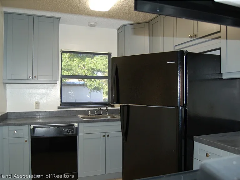 4927 Manatee Dr — Photo 3