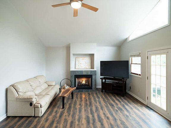 2nd image of 338 E Jeffrey Pl