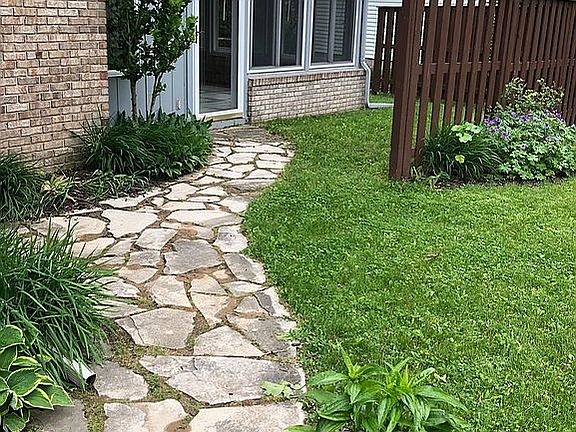 5th image of 3010 Greenbriar Ave