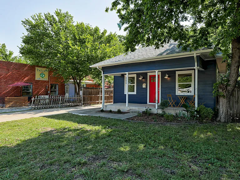 311 S Flood Ave — Photo 1