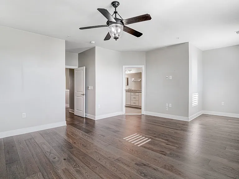 621 Bluemont Ave #102 — Photo 42