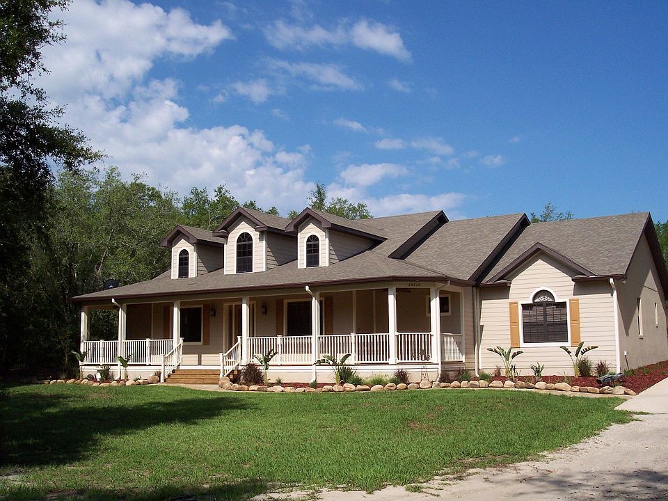 Front view of home