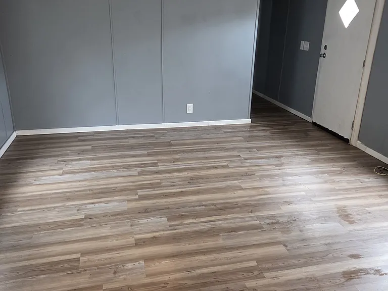403 Railroad Ave N — Photo 2