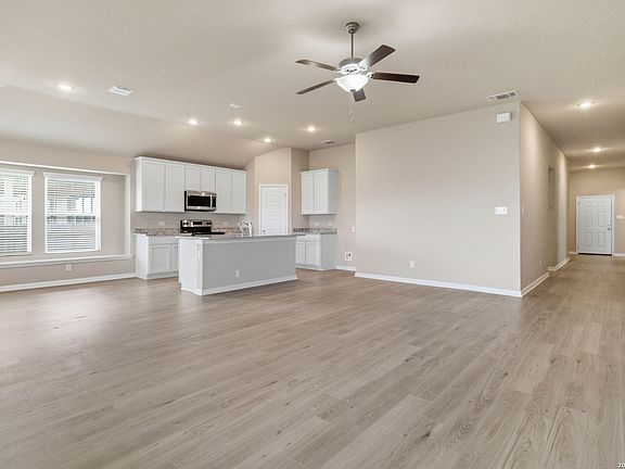 4th image of 2961 Greenbriar