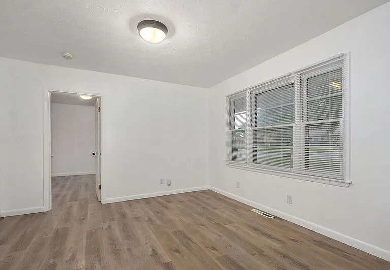 906 N Belview Ave — Photo 6