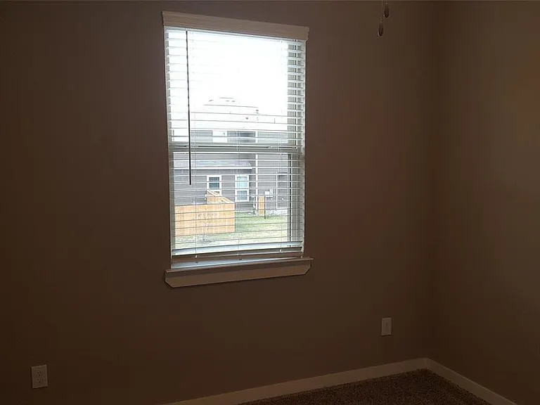 162 Parkgate #A — Photo 8