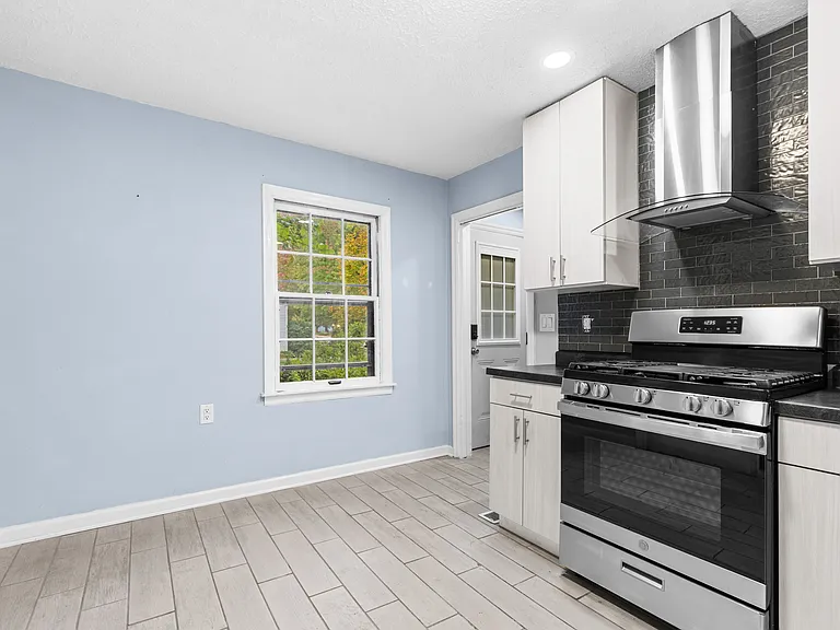 625 Welty Ave — Photo 3
