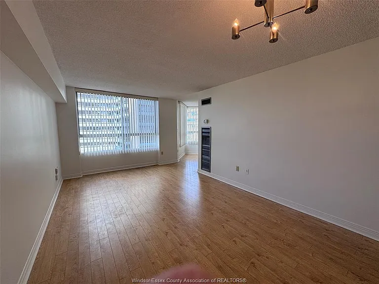 75 Riverside Dr E #406 — Photo 3