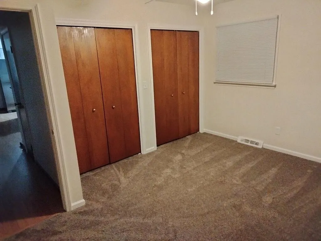 3 bed, 2.5 bath, 1978 sqft, $1,500 — Photo 2