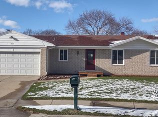 1947 Mendota Dr, East Lansing, MI 48823