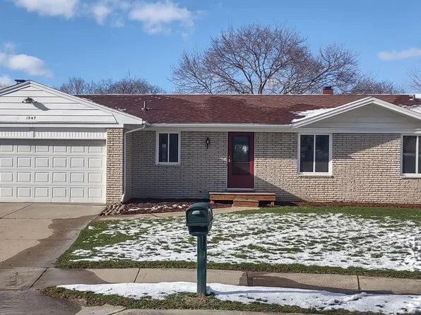 1947 Mendota Dr, East Lansing, MI 48823