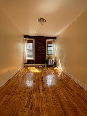 3rd image of 180 Erasmus St APT B5