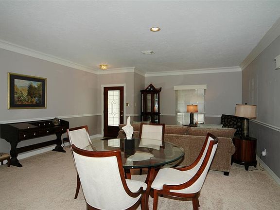 The formal living and dining rooms have an attractive 2 tone wall color plus decorative crown and chair-rail molding.