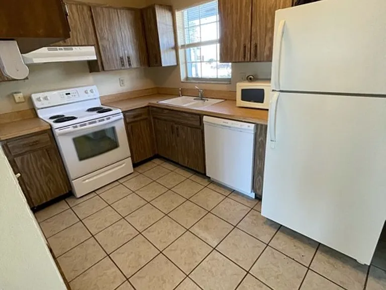 5408 Mariner Blvd — Photo 3