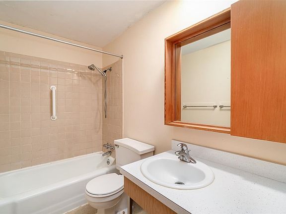 4th image of 2115 Bayliss St