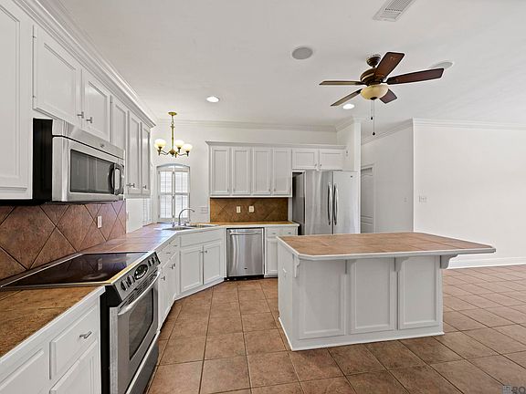 5th image of 10740 Hillwood Ave