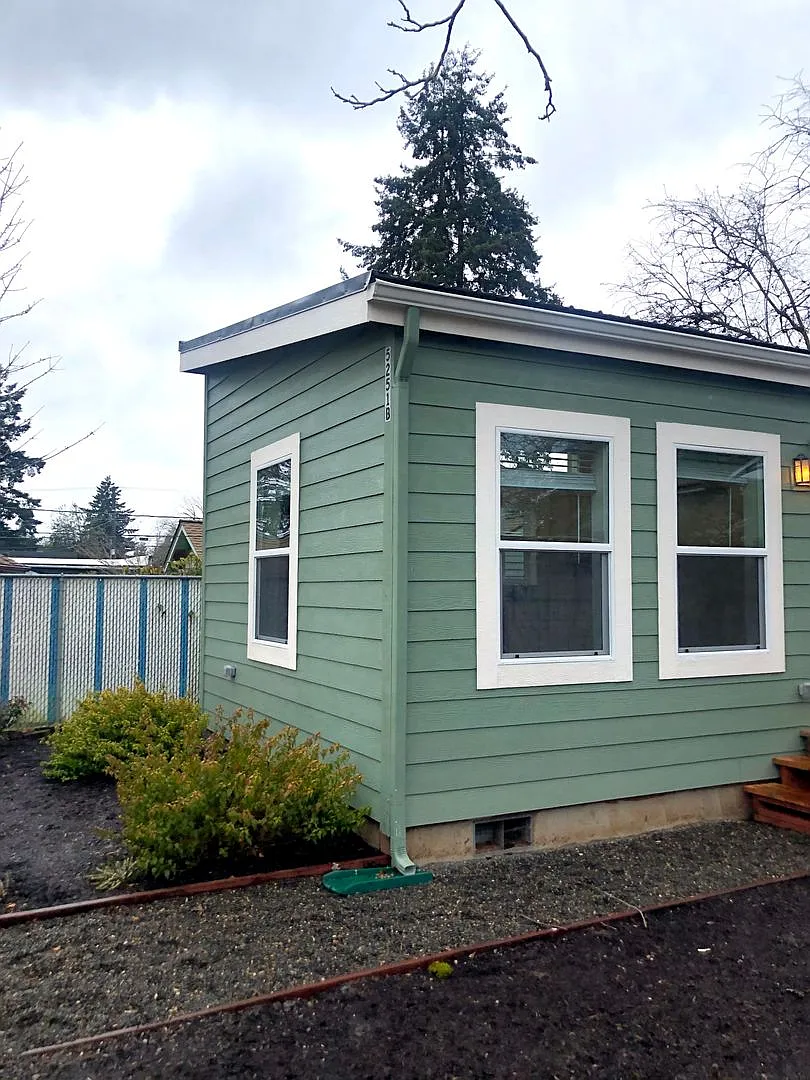 Detached 1 Bed / 1 Bath Home with Private Yard, In-Unit Laundry, W/S/G Included — Photo 2