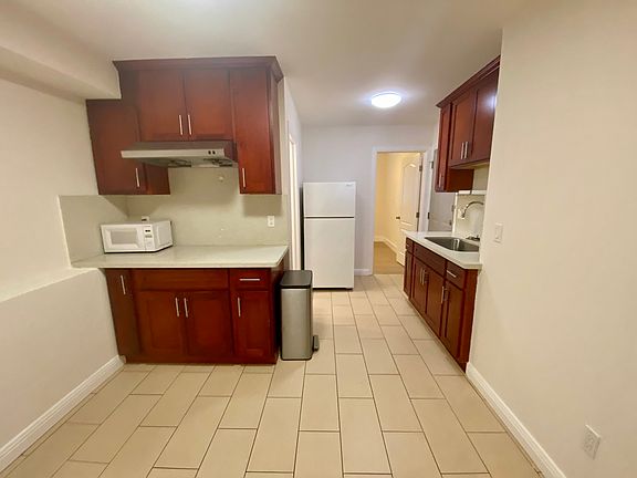 4th image of 125 Lakeview Ave #B