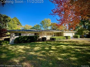 2069 Alsup Ave, Commerce Township, MI 48382