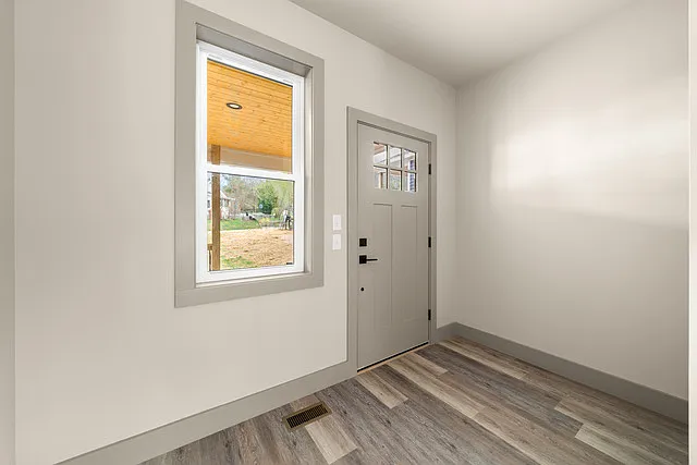 3 bed, 1350 sqft, $2,200 — Photo 4