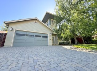 1050 Connecticut Dr, Redwood City, CA 94061
