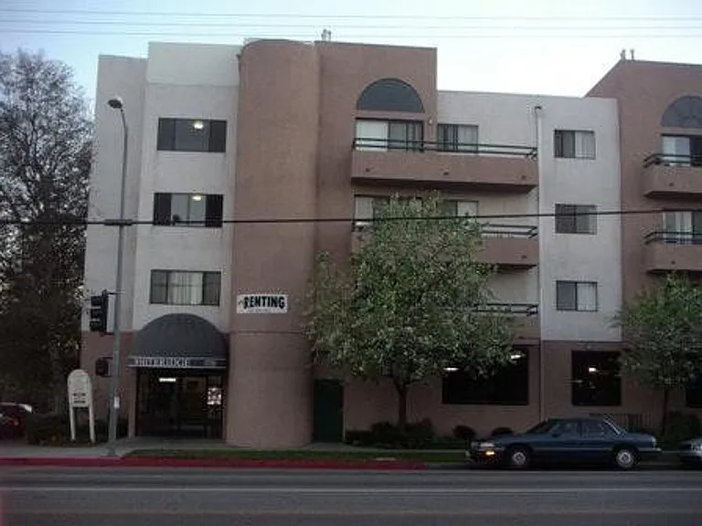 Lassen Apartments — Photo 6