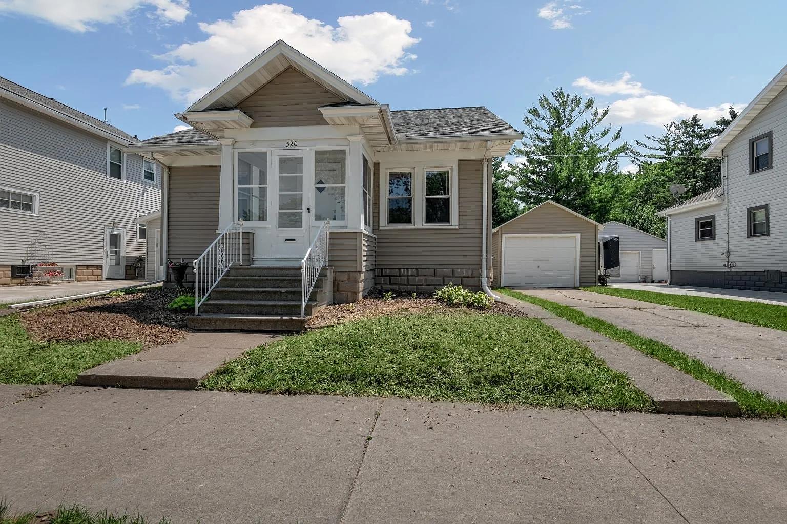 2 bed, 842 sqft, $1,695 — Photo 1