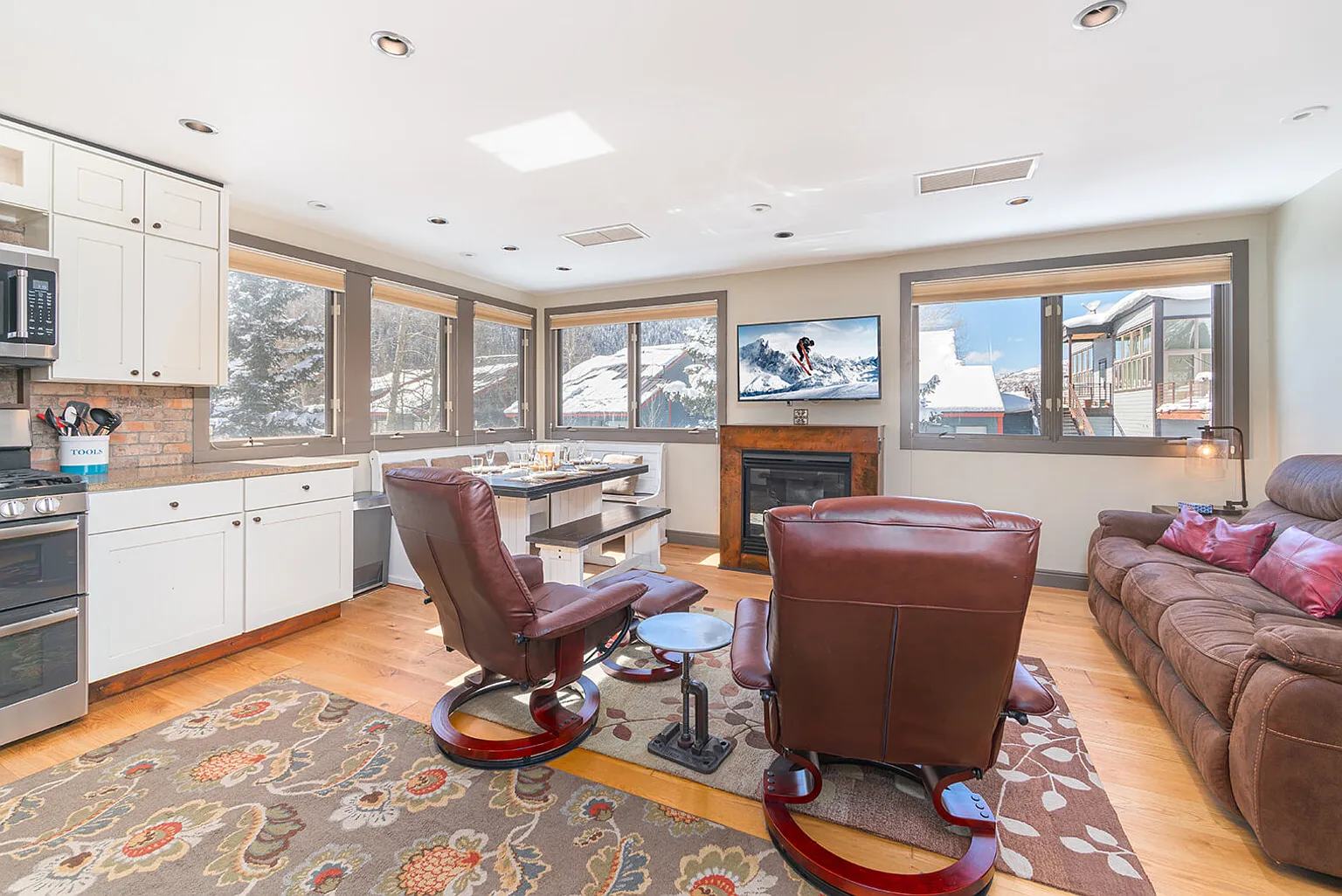 Telluride Lodge 301 Liftside + HotTub Access 3Br, 2.5Ba Sleeps 6 — Photo 3