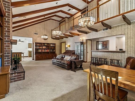 3rd image of 4728 Chateau Dr
