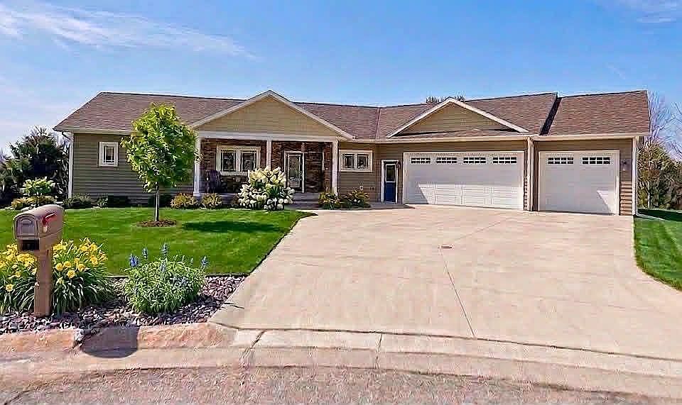 1st image of 107 Ranchview Ct