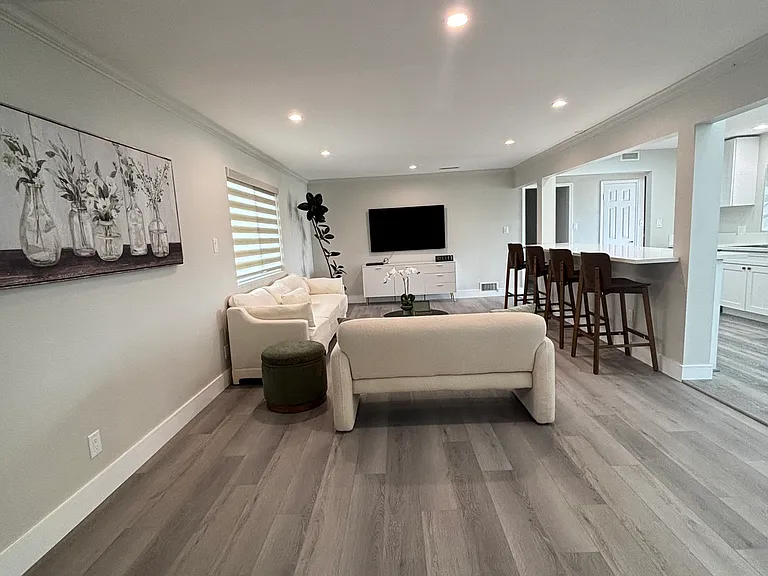 11392 Biscayne Blvd — Photo 8