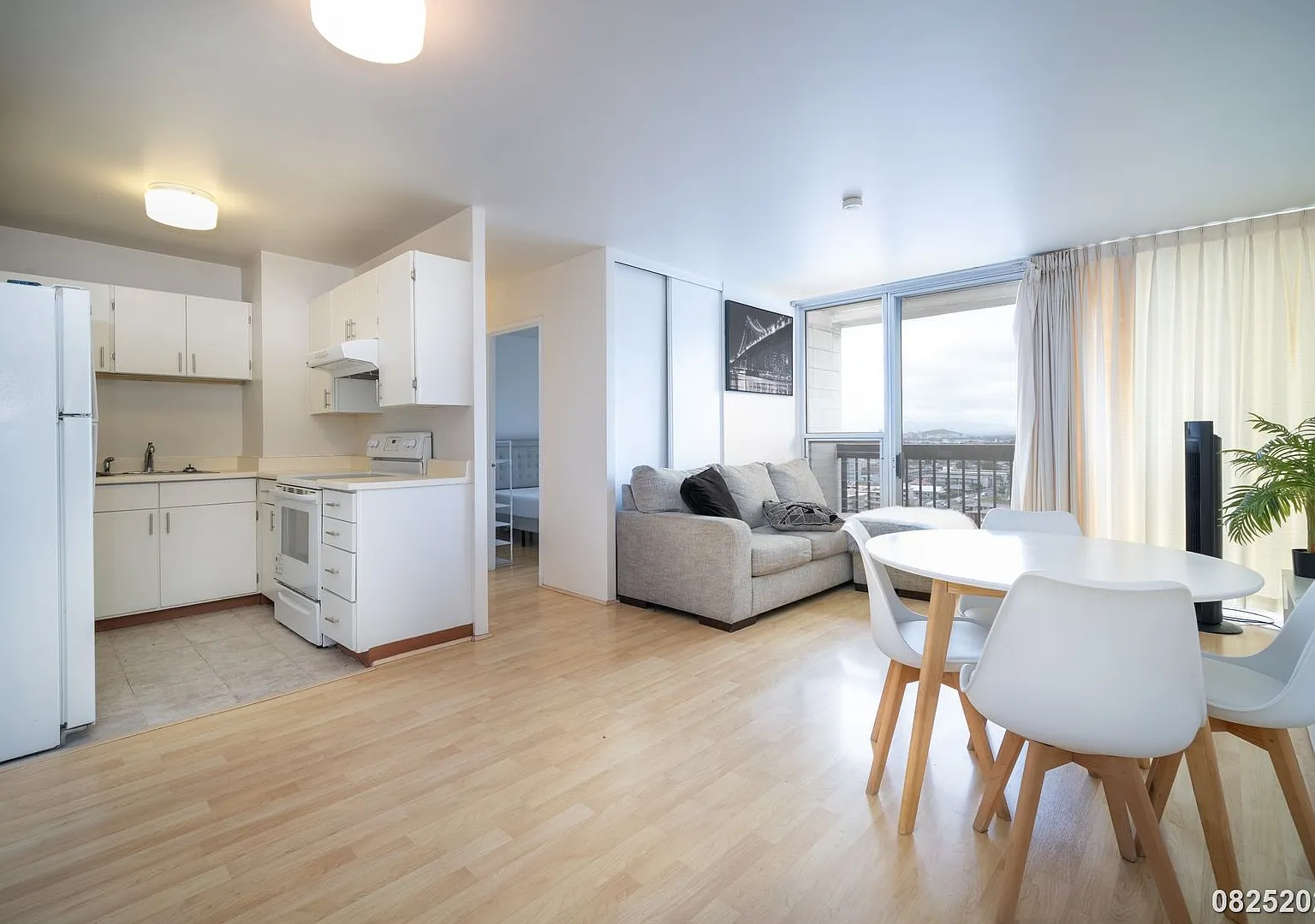 $2,900/ 2 Bed / 1 Bath / 1 Parking Furnished Liliha Square, Honolulu Available for Immediate Occu... — Photo 2