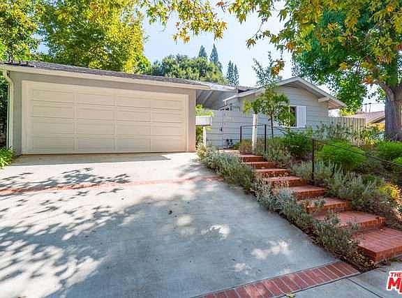 4th image of 926 Bienveneda Ave