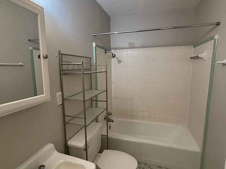 215 Louisville Rd — Photo 9
