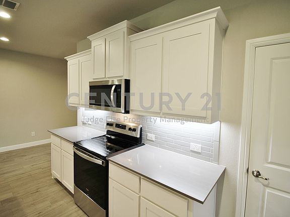 3rd image of 1449 Bennett Dr