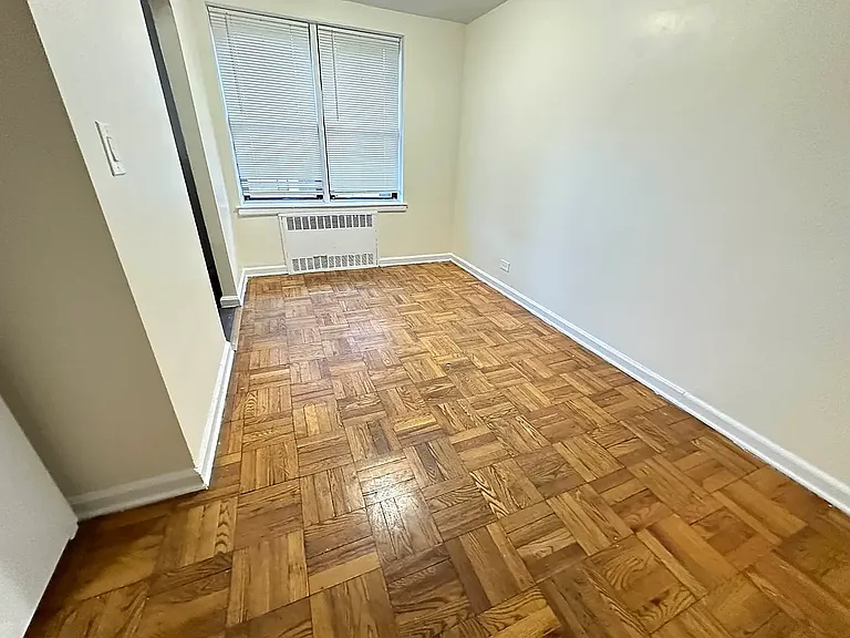 215 E 201st St #4A — Photo 1